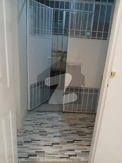 گلستانِِ جوہر ۔ بلاک 18 گلستانِ جوہر,کراچی میں 2 کمروں کا 3 مرلہ فلیٹ 45.0 لاکھ میں برائے فروخت۔