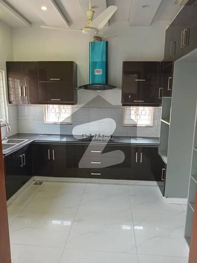 بحریہ آرچرڈ لاہور میں 2 کمروں کا 12 مرلہ زیریں پورشن 70.0 ہزار میں کرایہ پر دستیاب ہے۔