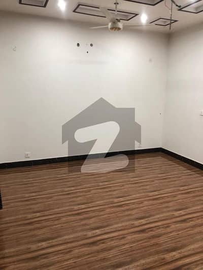 چنار باغ لاہور میں 2 کمروں کا 5 مرلہ بالائی پورشن 30.0 ہزار میں کرایہ پر دستیاب ہے۔