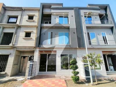 یونین گرین کالج روڈ,لاہور میں 5 کمروں کا 3 مرلہ مکان 1.9 کروڑ میں برائے فروخت۔