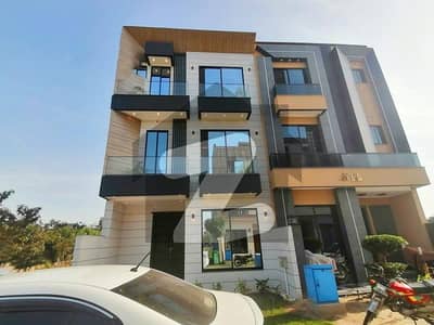 یونین گرین کالج روڈ,لاہور میں 3 کمروں کا 3 مرلہ مکان 1.8 کروڑ میں برائے فروخت۔