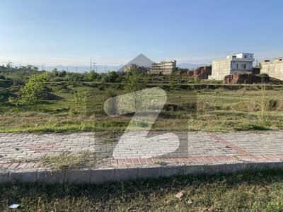 پارک انکلیو اسلام آباد میں 10 مرلہ رہائشی پلاٹ 2.6 کروڑ میں برائے فروخت۔