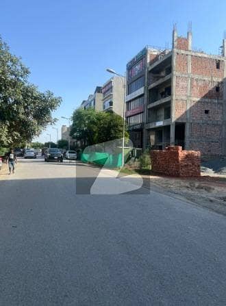 ڈی ایچ اے فیز 8 ۔ سی سی اے 2 ڈی ایچ اے فیز 8,ڈیفنس (ڈی ایچ اے),لاہور میں 8 مرلہ کمرشل پلاٹ 8.15 کروڑ میں برائے فروخت۔