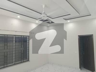 1 KANAL HUGE HOUSE FOR RENT FOR RESIDENCE OR FOR SILENT OFFICE