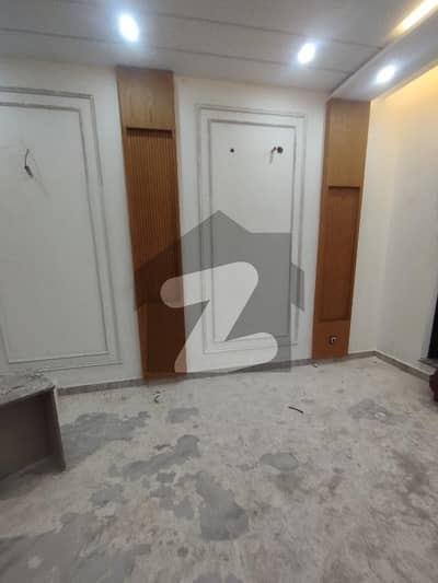 ریل ٹاؤن کینال سٹی لاہور میں 8 کمروں کا 12 مرلہ مکان 2.1 لاکھ میں کرایہ پر دستیاب ہے۔