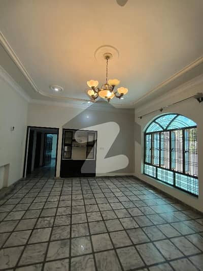 10 Marals Ground Porshan Is Available For Rent