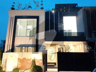 پارک ویو سٹی لاہور میں 4 کمروں کا 7 مرلہ مکان 3.5 کروڑ میں برائے فروخت۔