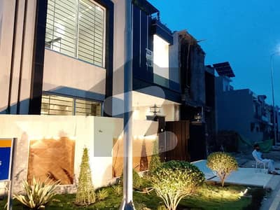 پارک ویو سٹی لاہور میں 4 کمروں کا 8 مرلہ مکان 3.5 کروڑ میں برائے فروخت۔