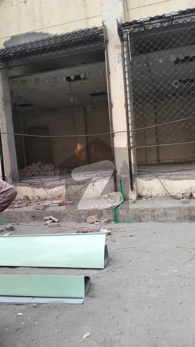 جوہر ٹاؤن لاہور میں 3 مرلہ دکان 2.4 لاکھ میں کرایہ پر دستیاب ہے۔