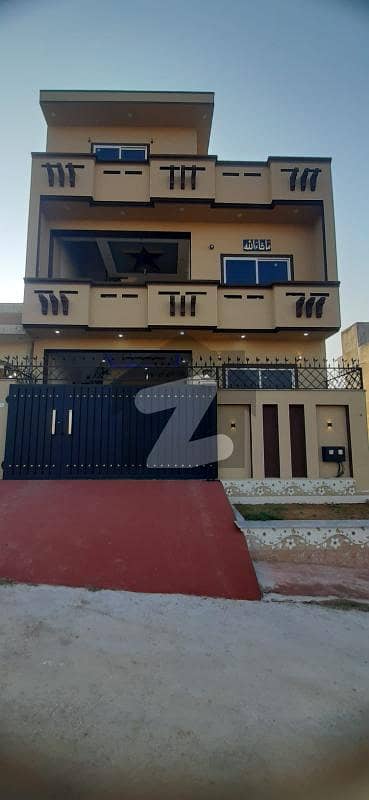 یونیورسٹی ٹاؤن ۔ بلاک اے یونیورسٹی ٹاؤن,اسلام آباد میں 5 کمروں کا 5 مرلہ مکان 2.15 کروڑ میں برائے فروخت۔