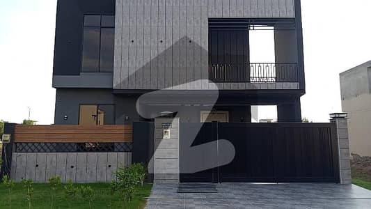 10 Marla Beautiful House At Prime Location In Citi Housing - Best Living Option