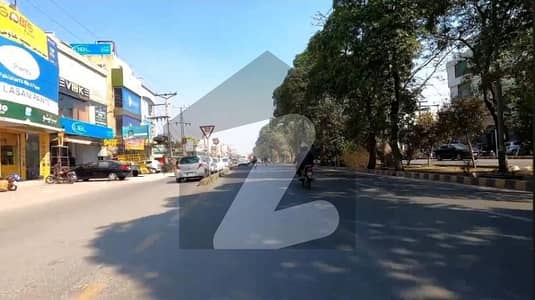 پی آئی اے مین بلیوارڈ لاہور میں 10 مرلہ کمرشل پلاٹ 7.5 کروڑ میں برائے فروخت۔