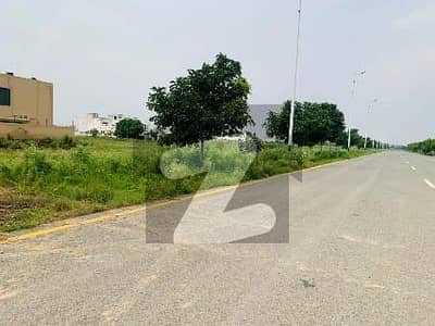 ڈی ایچ اے فیز 7 - بلاک وائے فیز 7,ڈیفنس (ڈی ایچ اے),لاہور میں 2 کنال رہائشی پلاٹ 6.15 کروڑ میں برائے فروخت۔