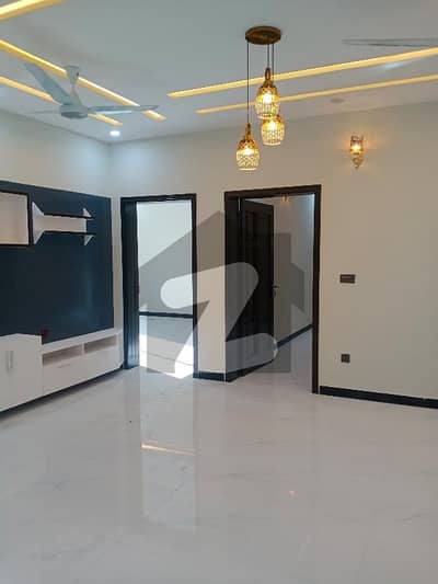 ٹاپ سٹی 1 اسلام آباد میں 4 کمروں کا 10 مرلہ مکان 1.75 لاکھ میں کرایہ پر دستیاب ہے۔