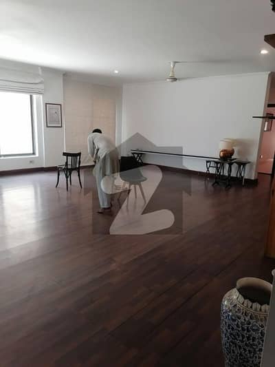 3 Bedroom Apartment Available