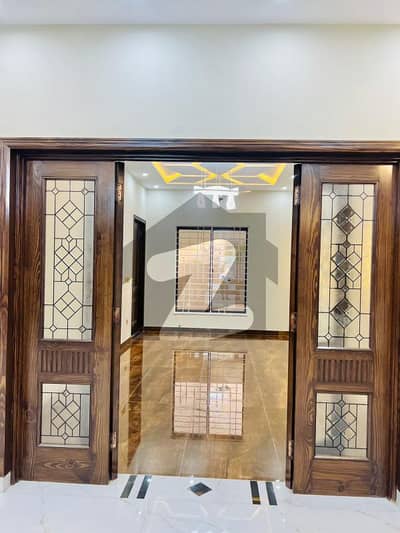 ایل ڈی اے ایوینیو ۔ بلاک جے ایل ڈی اے ایوینیو,لاہور میں 6 کمروں کا 10 مرلہ مکان 4.2 کروڑ میں برائے فروخت۔