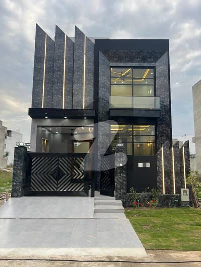 بینکرس ایوینیو کوآپریٹو ہاؤسنگ سوسائٹی لاہور میں 4 کمروں کا 5 مرلہ مکان 2.1 کروڑ میں برائے فروخت۔