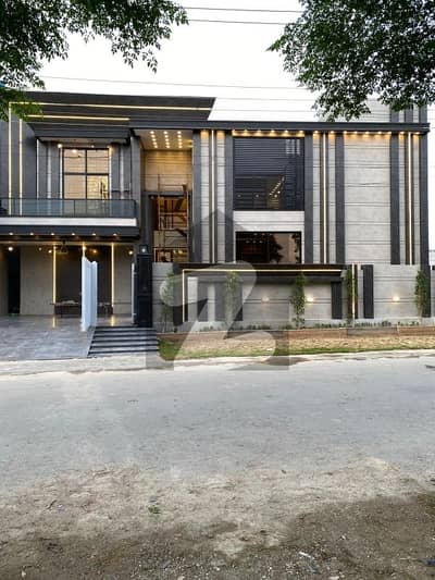 1 Kanal House for Sale IEP Engineers Town, Lahore  Location: Near Valencia Town & Defence Road  Price: 650 Lac (6.5 Crore)   This is a prime opportunity to own a spacious 1 Kanal residence in a well-developed and gas-available sector of IEP Engineers Town.   Property Highlights
