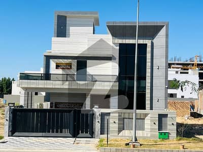 ڈی ایچ اے ڈیفنس ۔ سیکٹر سی ڈی ایچ اے ڈیفینس,بہاولپور میں 4 کمروں کا 10 مرلہ مکان 3.3 کروڑ میں برائے فروخت۔