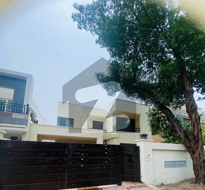 بحریہ ٹاؤن ۔ بابر بلاک بحریہ ٹاؤن سیکٹر A,بحریہ ٹاؤن,لاہور میں 7 کمروں کا 1 کنال مکان 5.8 کروڑ میں برائے فروخت۔