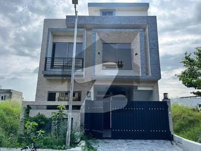 ایم پی سی ایچ ایس ۔ ملٹی گارڈنز بی ۔ 17,اسلام آباد میں 5 مرلہ مکان 80.0 ہزار میں کرایہ پر دستیاب ہے۔