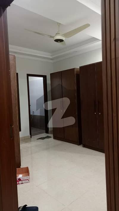 جوہر ٹاؤن لاہور میں 2 کمروں کا 3 مرلہ فلیٹ 45.0 ہزار میں کرایہ پر دستیاب ہے۔