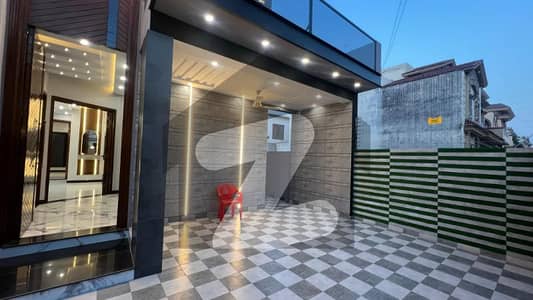 بحریہ ٹاؤن تکبیر بلاک بحریہ ٹاؤن سیکٹر B,بحریہ ٹاؤن,لاہور میں 5 کمروں کا 10 مرلہ مکان 1.3 لاکھ میں کرایہ پر دستیاب ہے۔