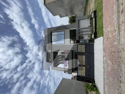 بحریہ ٹاؤن سیکٹر سی بحریہ ٹاؤن,لاہور میں 3 کمروں کا 5 مرلہ مکان 2.17 کروڑ میں برائے فروخت۔