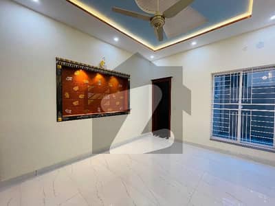 ایڈن بولیوارڈ ہاؤسنگ سکیم کالج روڈ,لاہور میں 2 کمروں کا 5 مرلہ بالائی پورشن 38.0 ہزار میں کرایہ پر دستیاب ہے۔