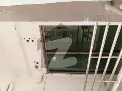 عسکری 11 ۔ سیکٹر بی عسکری 11,عسکری,لاہور میں 3 کمروں کا 10 مرلہ فلیٹ 3.35 کروڑ میں برائے فروخت۔