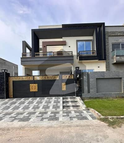 خیابانِ امین لاہور میں 5 کمروں کا 10 مرلہ مکان 3.25 کروڑ میں برائے فروخت۔