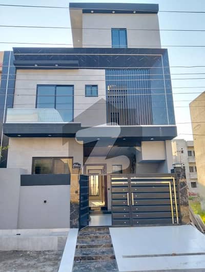 جوبلی ٹاؤن ۔ بلاک ای جوبلی ٹاؤن,لاہور میں 6 کمروں کا 5 مرلہ مکان 2.4 کروڑ میں برائے فروخت۔