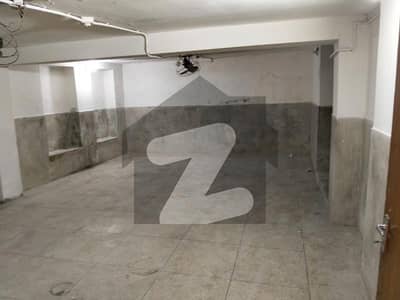 منٹگُمری روڈ لاہور میں 4 مرلہ دکان 4.5 کروڑ میں برائے فروخت۔