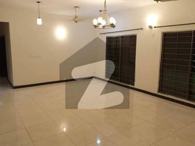 10 Marla 3 Bedrooms Investor Price Flat For Sale.