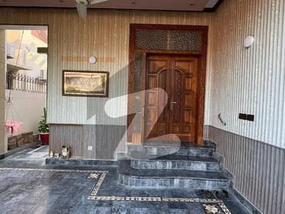 1 KANAL FULL BASEMENT USED HOUSE FOR SALE IN AIR AVENUE PHASE-8 DHA