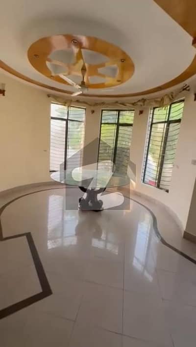 1 KANAL FULL BASEMENT USED HOUSE FOR SALE IN AIR AVENUE PHASE-8 DHA
