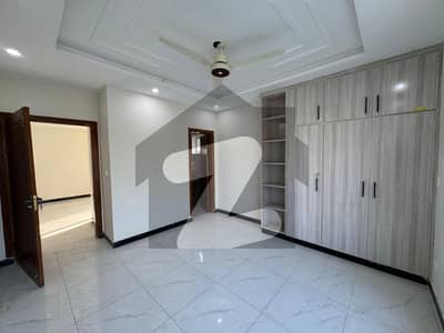 بحریہ ٹاؤن فیز 8 بحریہ ٹاؤن راولپنڈی,راولپنڈی میں 3 کمروں کا 7 مرلہ فلیٹ 75.0 ہزار میں کرایہ پر دستیاب ہے۔