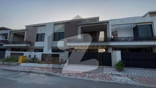 بحریہ ٹاؤن فیز 8 بحریہ ٹاؤن راولپنڈی,راولپنڈی میں 5 کمروں کا 10 مرلہ مکان 3.25 کروڑ میں برائے فروخت۔