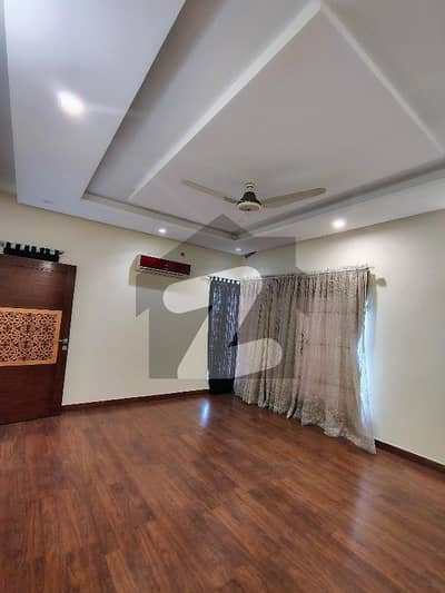 فارمانئیٹس ہاؤسنگ سکیم لاہور میں 2 کمروں کا 5 مرلہ بالائی پورشن 35.0 ہزار میں کرایہ پر دستیاب ہے۔