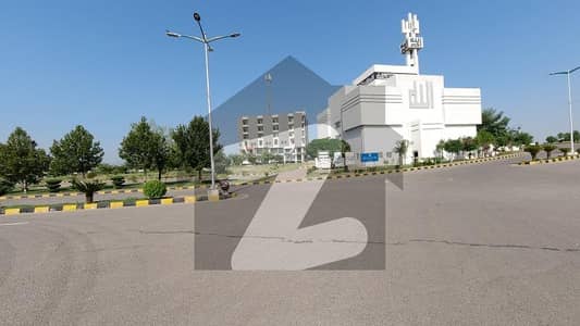 ملٹی ریزیڈنشیا اینڈ آرچرڈز اسلام آباد میں 1 کنال کمرشل پلاٹ 4.0 کروڑ میں برائے فروخت۔