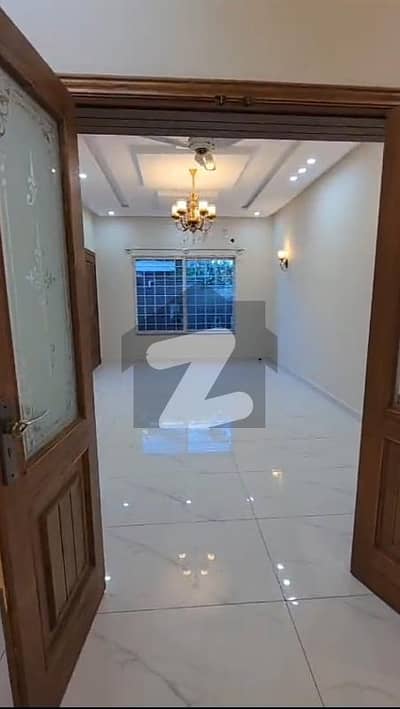 ٹاپ سٹی 1 - بلاک اے ٹاپ سٹی 1,اسلام آباد میں 4 کمروں کا 10 مرلہ مکان 1.5 لاکھ میں کرایہ پر دستیاب ہے۔