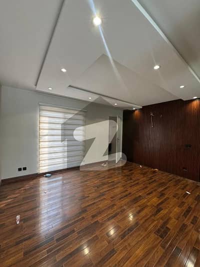 لیک سٹی رائیونڈ روڈ,لاہور میں 5 مرلہ Studio دفتر 1.5 لاکھ میں کرایہ پر دستیاب ہے۔