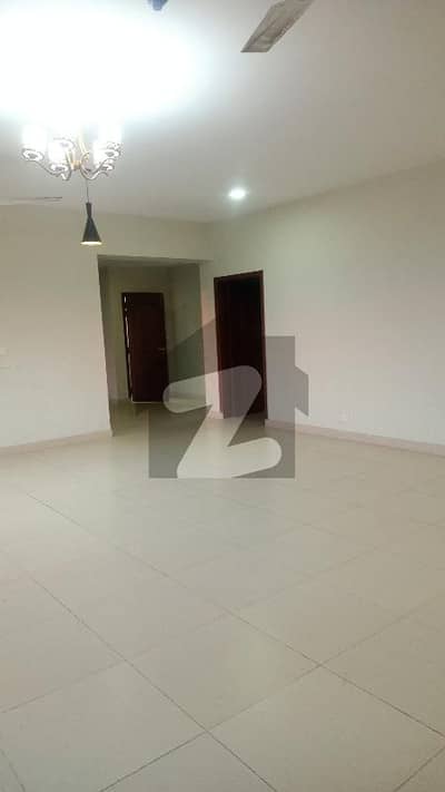 عسکری 11 ۔ سیکٹر بی عسکری 11,عسکری,لاہور میں 4 کمروں کا 12 مرلہ فلیٹ 1.67 لاکھ میں کرایہ پر دستیاب ہے۔