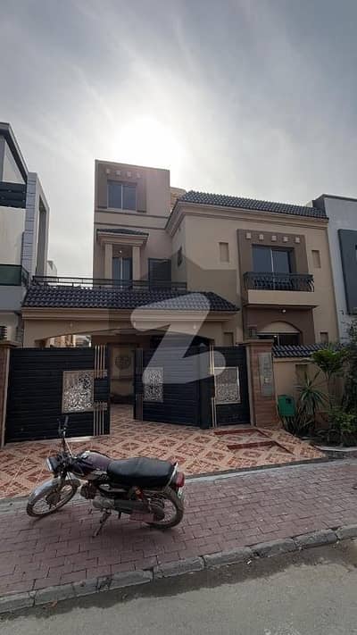10 Marla Like Barand New House Available For Rent Bahria Town Lahore