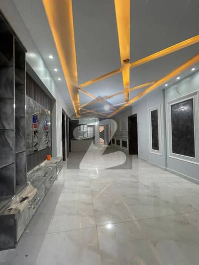 کوسموپولیٹن سوسائٹی کراچی میں 3 کمروں کا 8 مرلہ فلیٹ 4.5 کروڑ میں برائے فروخت۔