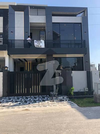 5 Marla Brand New Modern Design Lavish House For Sale In Park View City Lahore | For Discounted Price And Original Pictures Download The App "Signature Lands".
