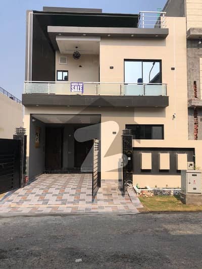 5 Marla Brand New Modern Design Lavish House For Sale In Park View City Lahore | For Discounted Price And Original Pictures Download The App "Signature Lands".