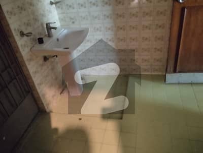 GULBERG 10 MARLA DOUBLE STOREY HOUSE FOR RENT