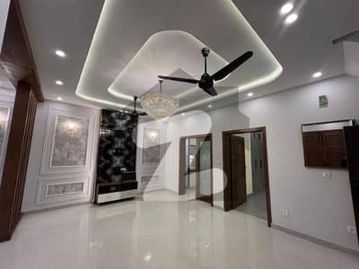 فارمانئیٹس ہاؤسنگ سکیم لاہور میں 3 کمروں کا 5 مرلہ مکان 1.8 کروڑ میں برائے فروخت۔