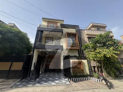 الرحمان گارڈن فیز 2 الرحمان گارڈن,لاہور میں 4 کمروں کا 5 مرلہ مکان 2.3 کروڑ میں برائے فروخت۔